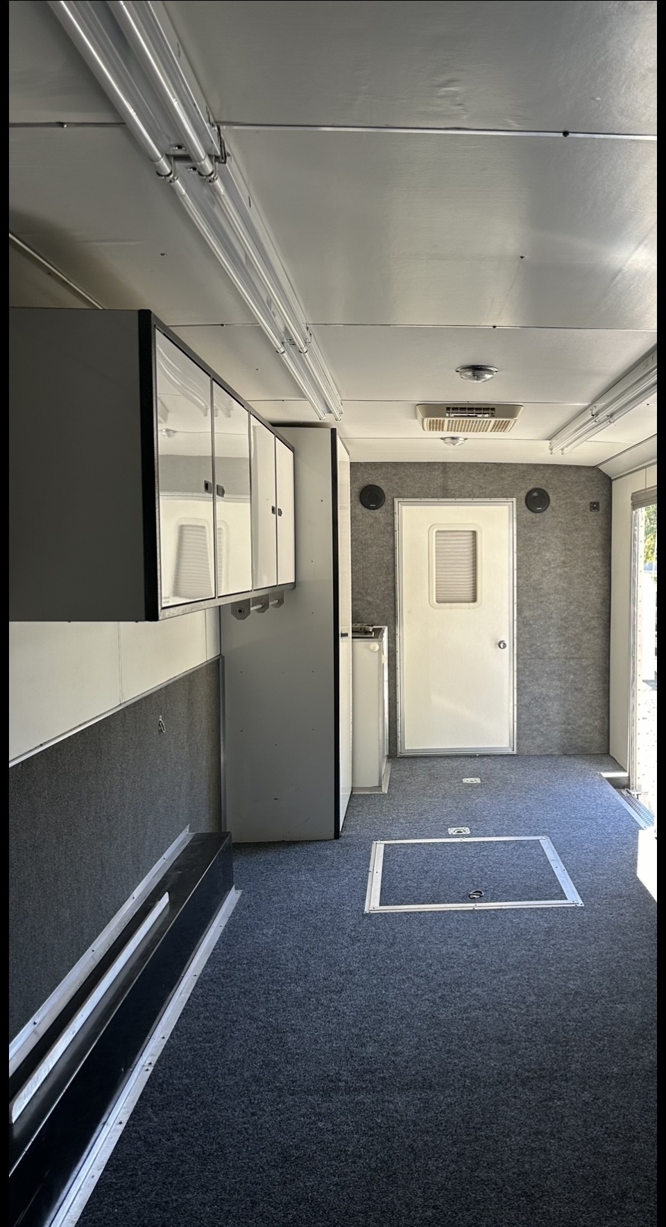 50 ft 1999 Classic Triple with Living Quarters