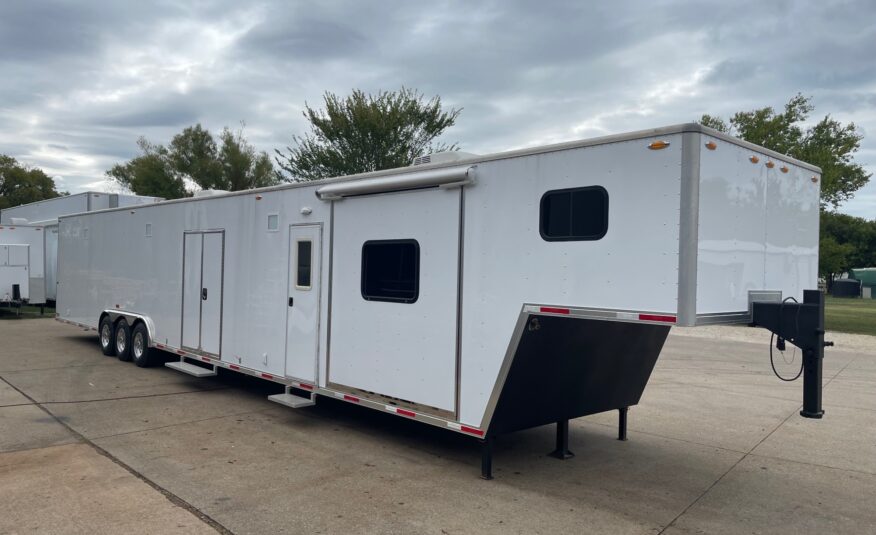 Performax 53' Gooseneck Lounge Trailer with Slideout