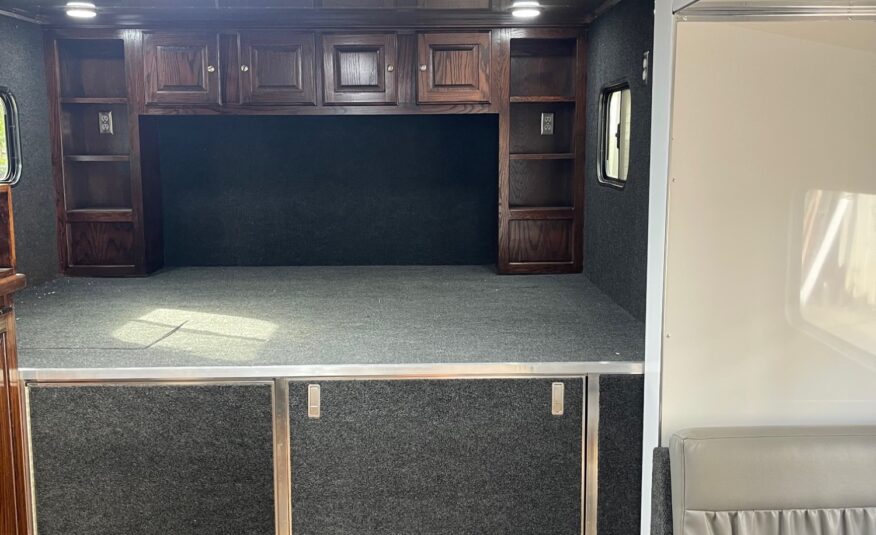 Performax 53' Gooseneck Lounge Trailer with Slideout