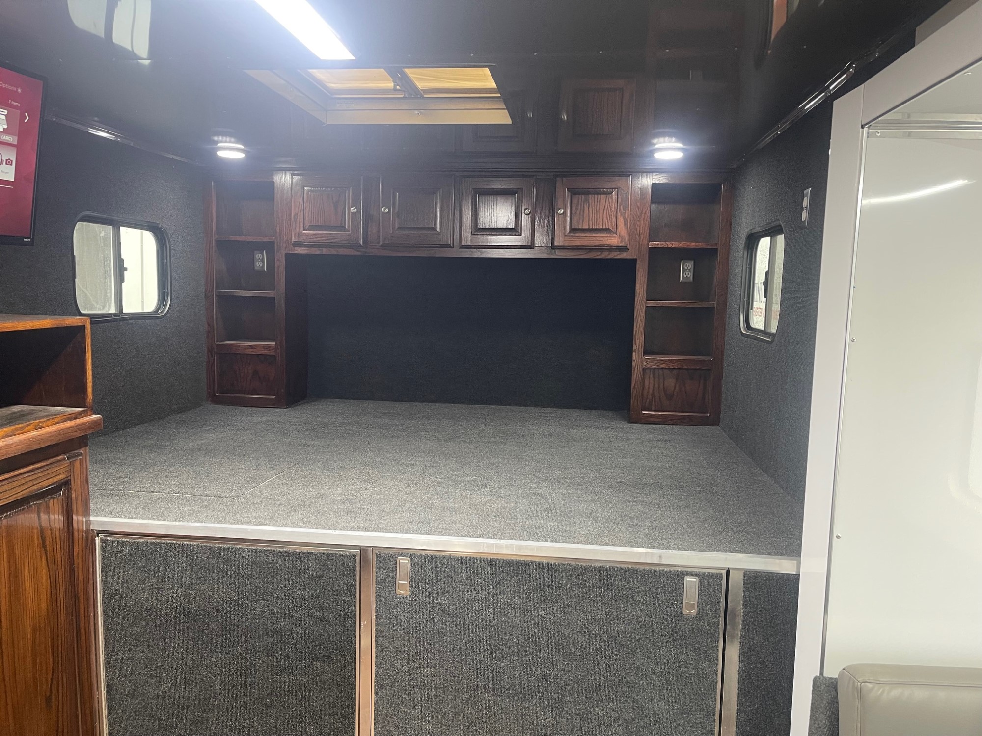 Performax 53' Gooseneck Lounge Trailer with Slideout