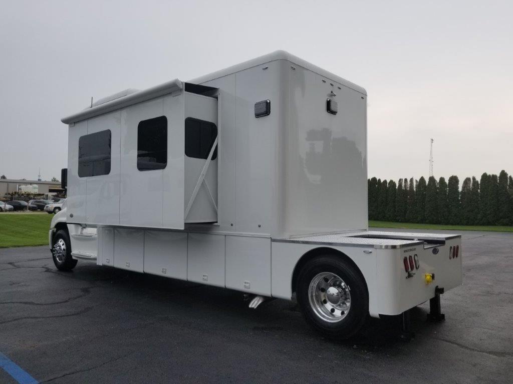2018 Freightliner Cascadia NRC Toterhome