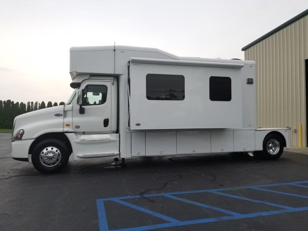2018 Freightliner Cascadia NRC Toterhome