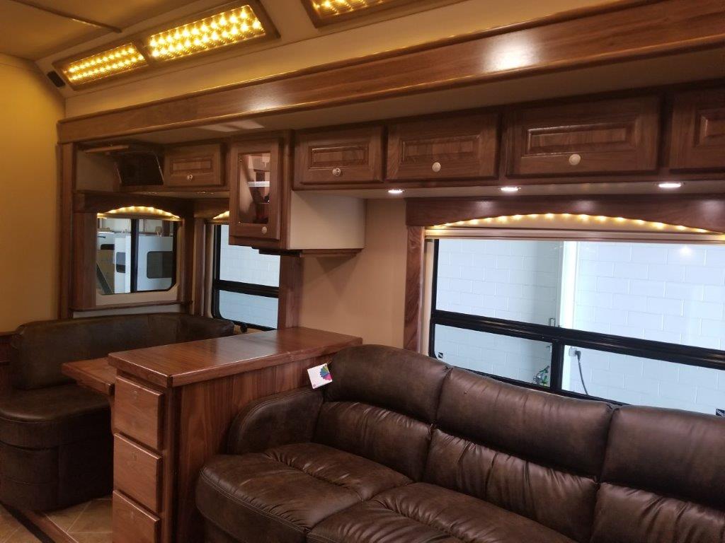 2018 Freightliner Cascadia NRC Toterhome
