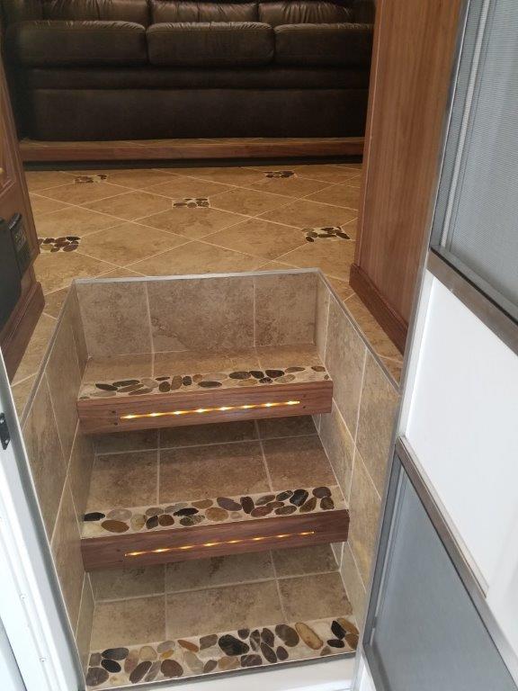 2018 Freightliner Cascadia NRC Toterhome