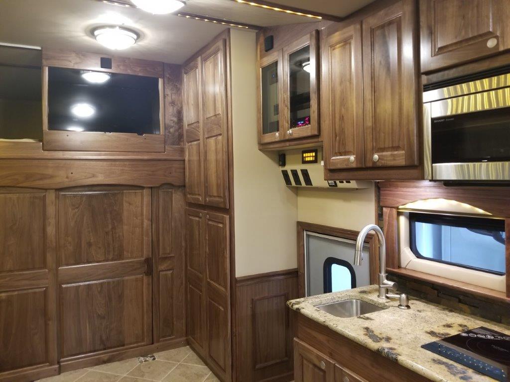 2018 Freightliner Cascadia NRC Toterhome