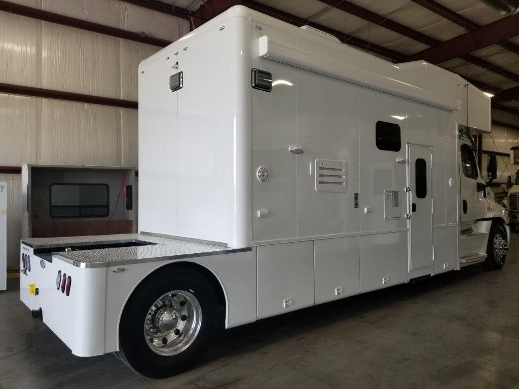 2018 Freightliner Cascadia NRC Toterhome