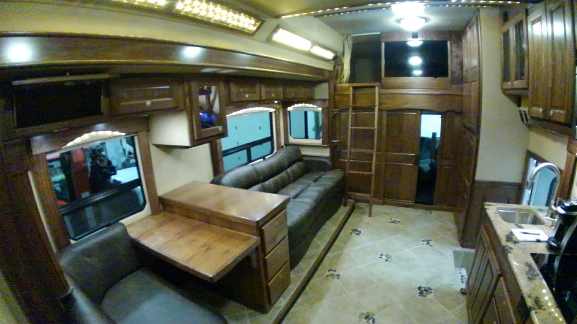 2018 Freightliner Cascadia NRC Toterhome